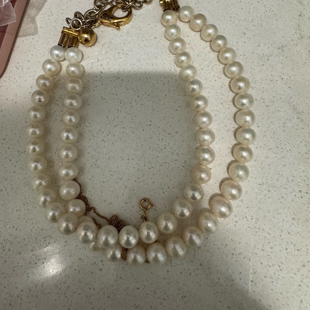Elegant Pearl Necklace with Gold Accents